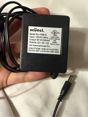 scunci Black 9V DC Power Adapter with Cable 120V AC input power to a 9V cord